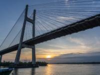 Unter der Phu My Brücke bei Sonnenaufgang - Saigon - Vietnam